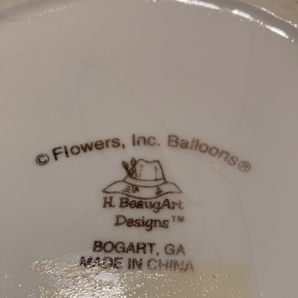 Tea Pot With Floral Garden - Picture 7 of 7